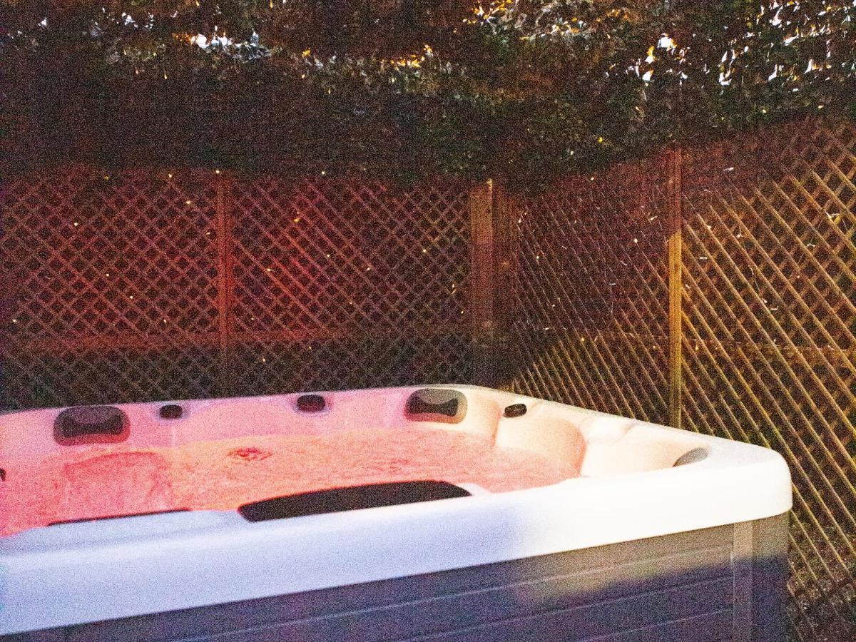 The Gathering @ Liver House - Hot Tub - Near Liverpool - Sleeps Up To 20 Birkenhead Exterior photo